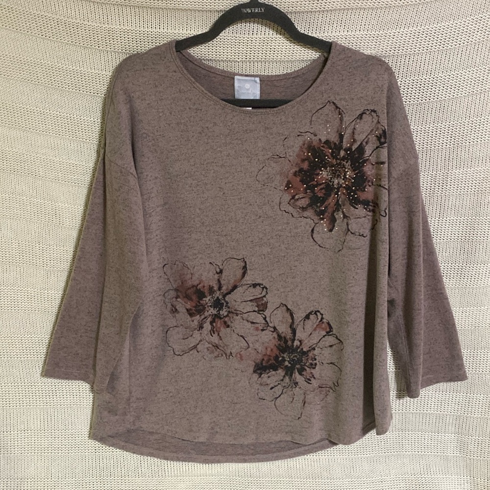 Dressbarn Sunday Large Mauve top with  printed flower design